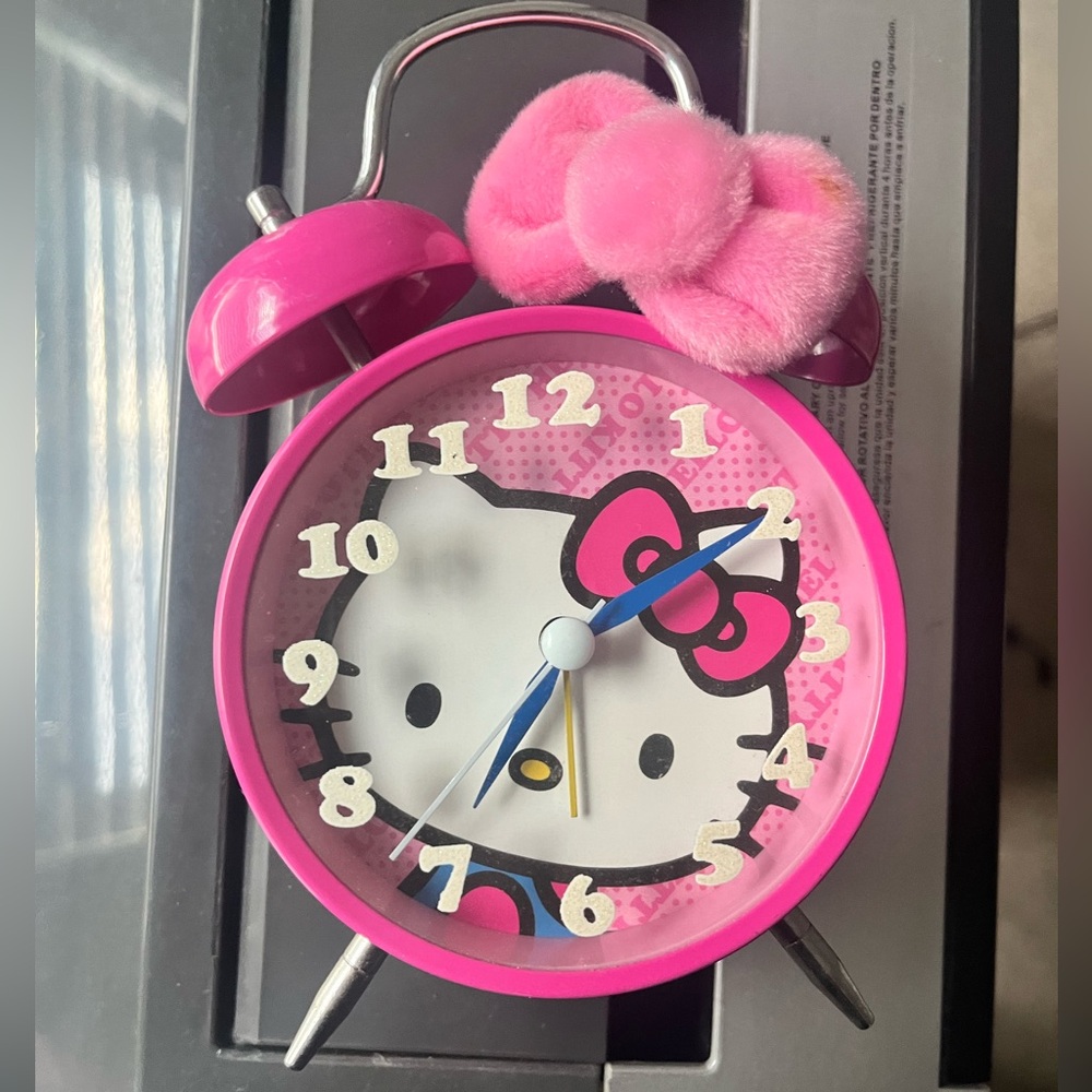 HELLO KITTY ALARM CLOCK